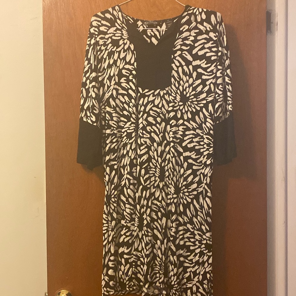 Noire Jasmine Rose Small black and white dress. In great pre-owned condition.